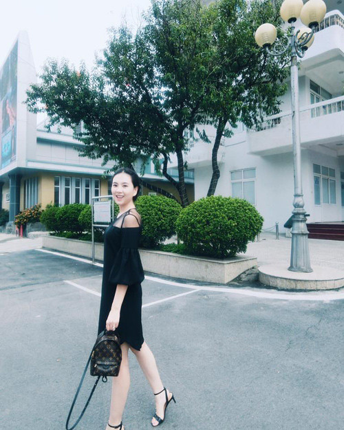 LV là một trong những thương hiệu ưa thích của cô nàng.