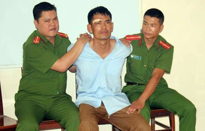 Khoảng 3h sáng 22/10, Nguyễn Chí Thương (trú tại thôn Bá Lam 1, xã Cao Thắng, huyện Lương Sơn, tỉnh Hòa Bình) vô cớ dùng dao chém mẹ nhiều nhát. Hàng xóm nghe thấy tiếng kêu thất thanh chạy đến thì chứng kiến cảnh tượng kinh hoàng. Ảnh: CAND.