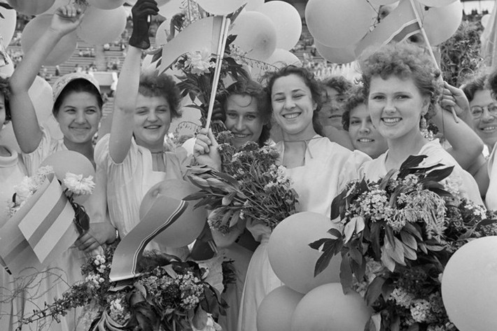 Các bạn trẻ tham gia vào sự kiện Ngày Thanh niên Xô viết ở Moscow năm 1959.