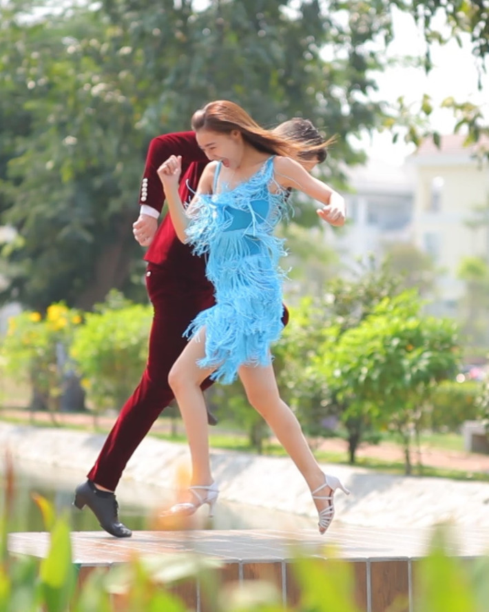 Sau sự thành công trong liveshow trước với vai diễn Tiên hắc ám, đêm thi tới Lan Ngọc cùng bạn nhảy Daniel sẽ mang đến sân khấu câu chuyện tình công sở của cô thư kí xinh đẹp với Sếp của mình.