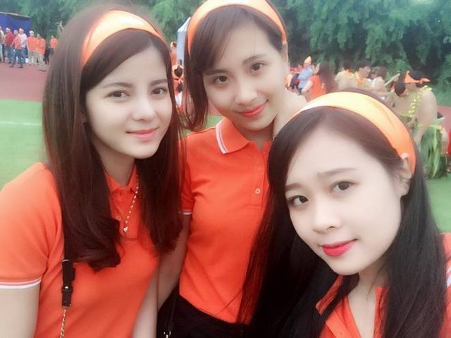 Tại công ty, ngoài làm việc tốt, Thanh Hà còn gây ấn tượng tốt bằng ngoại hình đẹp của mình. Cô nàng được nhiều bạn bè, đồng nghiệp gọi là " Ngọc Trinh phiên bản FPT" bởi khuôn mặt sở hữu nhiều nét hao hao giống nữ hoàng nội y.
