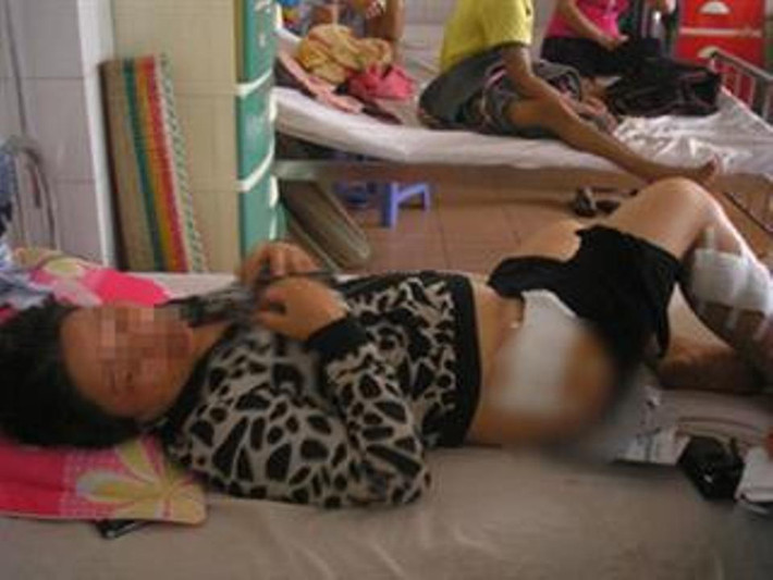 Ngày 4/3/2016, một vụ đánh ghen kinh hoàng xảy ra ra tại xã Ia Lang, huyện Đức Cơ, Gia Lai. Nạn nhân của vụ đánh ghen rùng rợn này là Võ Thị Vân (Đức Cơ, Gia Lai). Nguyên nhân của vụ đánh ghen là Hà Thị Rớt (vợ ông Chủ tịch xã) nghi ngờ chồng mình đã có quan hệ ngoài luồng với Võ Thị Vân. Bà Hà Thị Rớt đã dẫn theo một nhóm người hành hung dã man bà Vân. Sau đó, nhóm này còn cắt tóc và cởi quần áo bà Vân ra dùng dao lam rạch khắp người nạn nhân. Theo kết luận ban đầu của các bác sỹ, bà Vân bị đa chấn thương, nặng nhất là vùng bên dưới với những đường rách rất sâu. Kết quả giám định thương tật tổn hại 21%. Ảnh nạn nhân Võ Thị Vân.