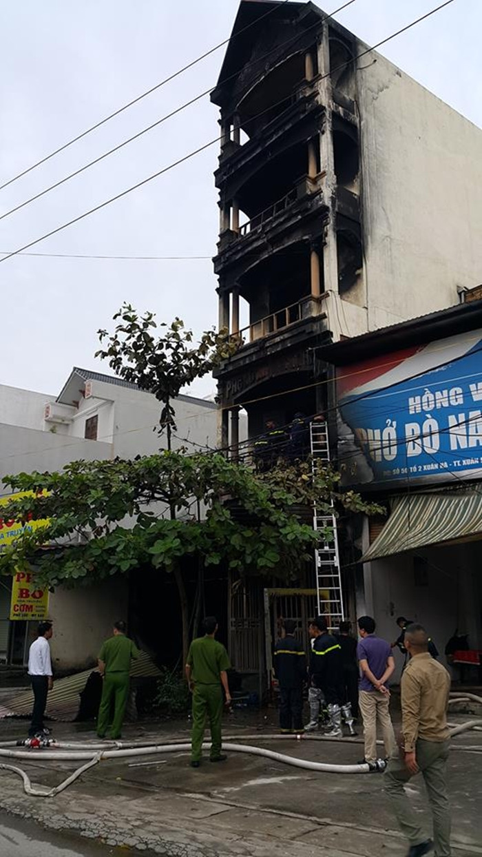 Cơ quan công an phối hợp với các đơn vị bảo vệ, phong tỏa hiện trường.