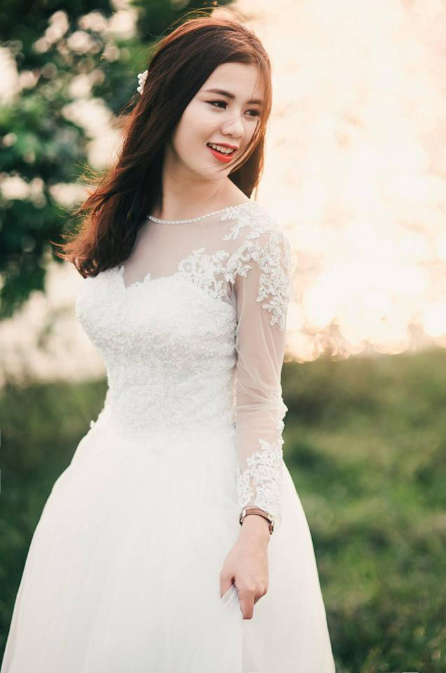 Nhiều người ngưỡng mộ khi cầu thủ Sông Lam Nghệ An lấy được cô vợ xinh đẹp và tài năng thế này.