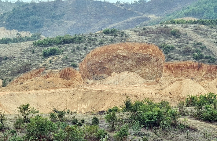 Liên quan đến sự việc, PV đã liên hệ và có buổi làm việc với Phòng tài nguyên và môi trường huyện Kim Bôi. Thông tin chi tiết sẽ được đề cập ở bài viết sau.