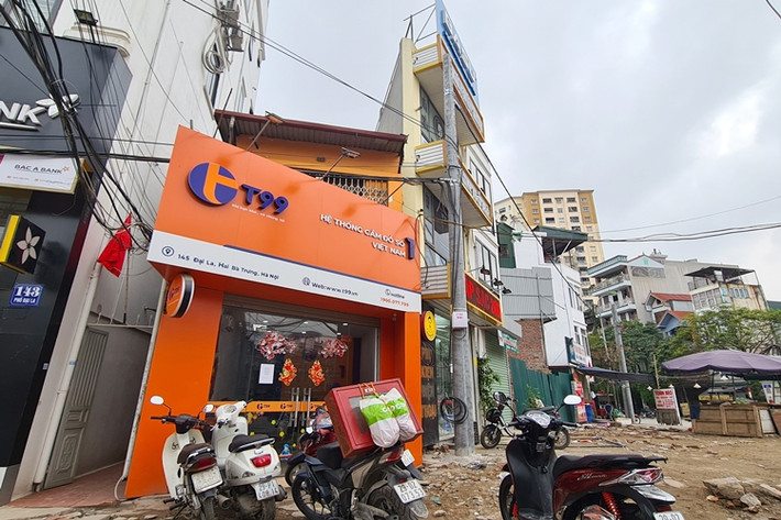 Ba căn nhà liền kề trên phố Đại La đều có hình tam giác, méo mó.