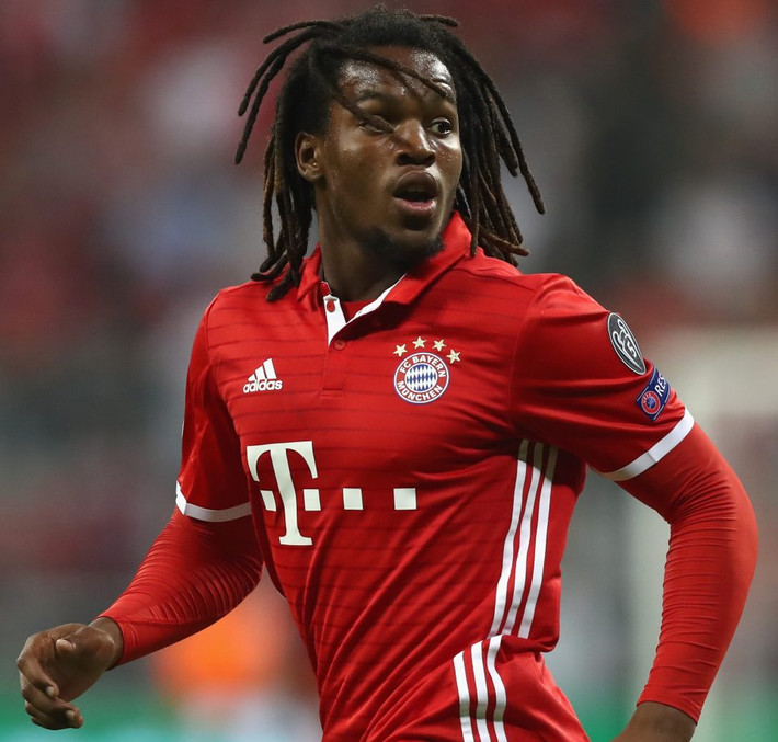 Mourinho sắp hụt hẫng vì Renato Sanches. Sanches chia sẻ: "Về nguyên tắc tôi sẽ ở lại Bayern, một đội bóng tuyệt vời và tôi rất hạnh phúc khi được thi đấu ở đó. Tất nhiên tôi cần phải thi đấu nhiều hơn nữa để củng cố sự tự tin của mình. Hãy chờ xem những gì diễn ra trong tương lai". Ảnh: The Sun.