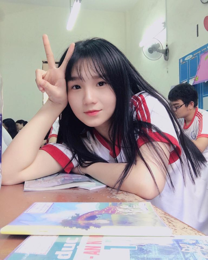 Tuy nhiên, không phải vì quá đam mê việc theo đuổi con đường nghệ thuật mà Thu Tâm sao nhãng học văn hóa. Trái lại, cô nữ sinh Sài thành còn có rất nhiều thành tích, giải thưởng ấn tượng trong suốt những năm ngồi trên ghế nhà trường.