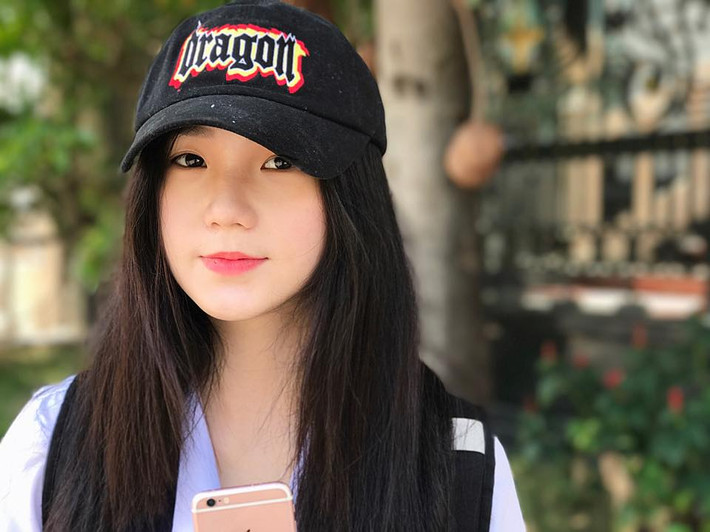Cụ thể, Thu Tâm Tâm từng đạt danh hiệu học sinh Giỏi văn và giải thưởng Văn hay chữ tốt cấp Quận năm lớp 9, luôn có thành tích học tập khá, giỏi, được nhiều thầy cô, bạn bè ngợi khen.