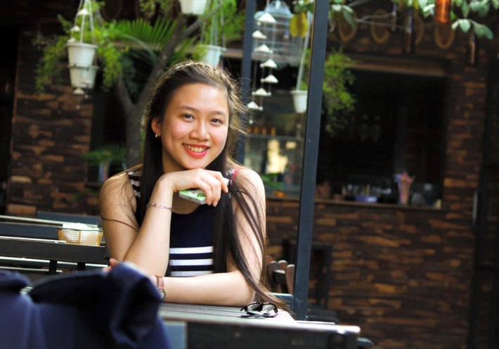 Tú Anh được thầy cô, bạn bè nhận xét là người năng nổ, tích cực trong nhiều hoạt động. Cô bạn rất thân thiện và "lúc nào cũng cười", tạo cảm giác dễ gần với những người mới gặp.