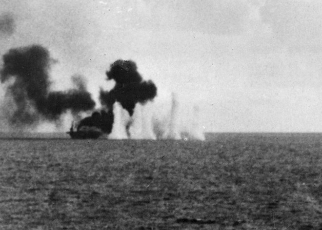 USS-Gambier Bay (CVE-73) lớp Casablanca là tàu hộ tống sân bay của Hải quân Mỹ. Tàu triển khai hoạt động chiến đấu trong Thế chiến thứ 2 từ ngày 27/11/1944. CVE-73 có chiều dài 156 mét, rộng 19,8 mét, lượng giãn nước toàn tải 7.900 tấn. Nó có thể mang theo 28 máy bay. Ngày 25/10/1944, trong trận đánh Samar (một phần của trận hải chiến vịnh Leyte, Philippines), CVE-73 bị tàu tuần dương hạng nặng Chikuma và thiết giáp hạm Yamato của Nhật Bản đánh chìm. 71 năm trôi qua, vị trí xác tàu này trong lòng đại dương vẫn là bí ẩn chưa được khám phá.