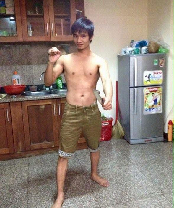 Bước qua thời kỳ là một hiện tượng mạng nổi tiếng nhất nhì Việt Nam, đến nay cuộc sống của Lệ Rơi dường như đã bước sang một trang mới. Không thể "dấn thân vào showbiz" dù đã nỗ lực, chịu khó tham gia nhiều chương trình tìm kiếm tài năng, đóng nhiều phim ngắn, nhiều clip giải trí... nhưng đi đến đâu Lệ Rơi cũng chỉ tạo ra được tiếng cười hời hợt bởi thực chất anh không hề có tài năng ở bất kỳ mảng miếng, lĩnh vực nghệ thuật nào.