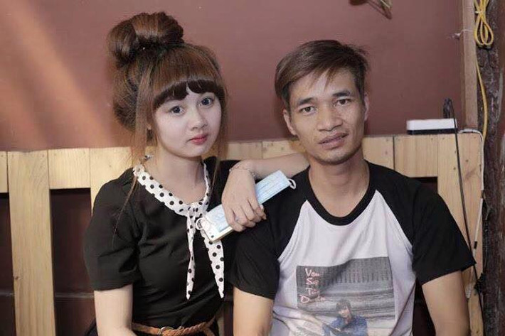 Những người muốn hợp tác với Lệ Rơi trong các "sản phẩm nghệ thuật" cũng đều là các tên tuổi đang cố gắng đi tìm kiếm sự nổi tiếng theo nhiều cách khác nhau, tiêu biểu nhất là cách thức bắt tay với nhiều nhân vật từng được dân mạng Việt chú ý khác để cùng cho ra các sản phẩm trực tuyến. Nhận lời mời đóng nhiều phim, clip nhưng lần nào Lệ Rơi không bị chê bai thì cũng bị khán giả trẻ phớt lờ. Đã quá chán con đường này, Lệ Rơi hiện tại như đang muốn làm một công việc nào đó thiết thực hơn để sớm tạo ra thu nhập tốt giúp đỡ gia đình đi qua khó khăn.