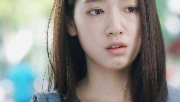 Thời gian gần đây, "ngọc nữ" xứ kim chi này lại tiếp tục được công chúng quan tâm khi hóa thân thành nữ bác sĩ xinh đẹp, cá tính trong bộ phim đình đám "Doctors". Ảnh trong bài: Toutiao/Weibo.
