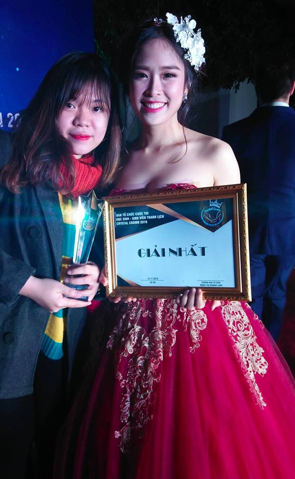 Ngoài thể hiện nhan sắc, tài năng nổi bật trong các vòng thi "Học sinh - Sinh viên thanh lịch 2016", trong đêm chung kết, bóng hồng Sư phạm Ngọc Anh còn thuyết phục mọi khán giả, ban giám khảo bằng một câu trả lời ứng xử rất thông minh. Câu hỏi mà Ngọc Anh nhận được là: "Nếu thời gian quay ngược lại, bạn sẽ chọn thời điểm bạn cảm thấy vui vẻ nhất hay một thời điểm bạn cảm thấy buồn chán nhất? Tại sao?".