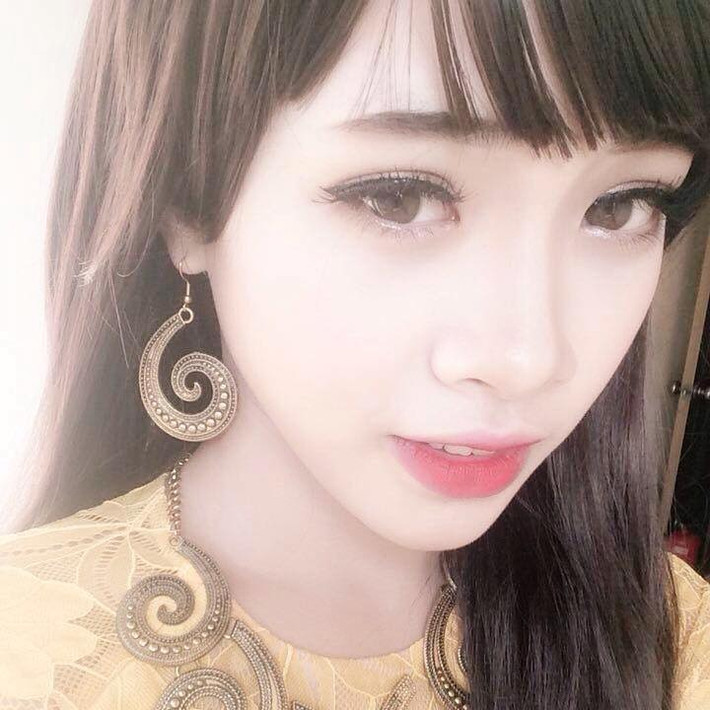 Một số dân mạng còn nhận xét khuôn mặt hiện tại của Tiến Đạt còn có khá nhiều nét giống một số hot girl nổi tiếng như Chi Pu hay Sun Ht. Được biết, để có sự thay đổi đáng kinh ngạc như vậy, trong suốt thời gian qua Tiến Đạt đã rất nỗ lực, quyết tâm và luôn đề cao ước mơ của mình. Tiến Đạt hiện đã đổi tên thành Nguyễn Ngọc Quỳnh Anh, dù đây chỉ là cái tên tự đặt, không phải tên trên giấy tờ nhưng nó đã thể hiện rất rõ khát vọng được trở thành một cô gái đúng nghĩa của 9X đến từ Bắc Giang này.