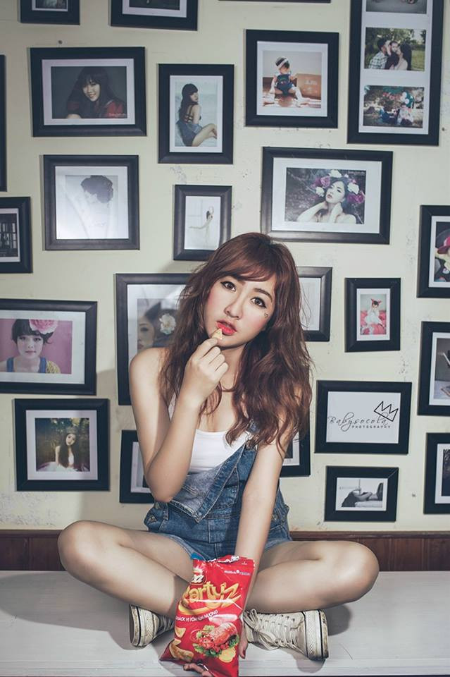 Để đạt được những thành công như hiện tại, Đài Trang cũng đã phải cố gắng và vất vả hơn so với nhiều bạn bè cùng tuổi. Điều đáng quý ở cô nữ sinh Đại học Vinh này mà ai cũng có thể cảm nhận được đó là tính cách tự lập, chăm chỉ, luôn lao động chân chính để kiếm thu nhập cho bản thân.