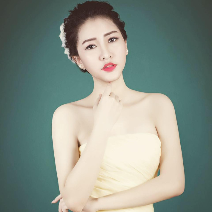 Ngay từ khi ngồi trên ghế nhà trường, Đài Trang đã nỗ lực học tập để đạt được thành tích cao, cùng với đó cô bạn cũng năng nổ tham gia rất nhiều hoạt động văn nghệ của khoa và lấn sân sang công việc mẫu ảnh, kinh doanh thời trang, mỹ phẩm.