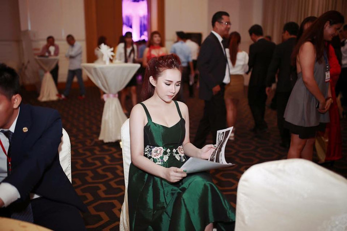Nhờ công việc kinh doanh phát đạt, Thu Trâm được nhiều người biết đến và yêu mến bởi gương mặt xinh đẹp, phong cách ăn mặc sang trọng và sự nhiệt tình, hết lòng vì khách hàng.