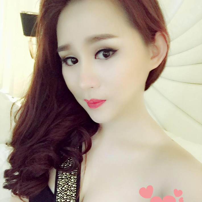 Không che dấu việc sử dụng dao kéo để chỉnh sửa nhan sắc, cùng với đó Thu Trâm còn chia sẻ rất nhiều kinh nghiệm làm đẹp của bản thân cho các chị em, hành động này của cô gái Bình Phước được mọi người khen ngợi và đánh giá cao.