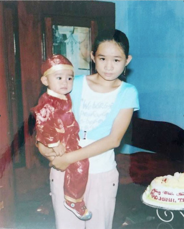 Ao Thị Thu Trâm, cô gái 9X quê Bình Phước từ nhỏ đã bị bạn bè chê cười, trêu chọc vì gương mặt không được xinh xắn. Những năm tháng cấp 3, lúc tình yêu đầu đời vừa mới gõ cửa, Thu Trâm đã vấp phải cú sốc tâm lý nặng nề khi bạn trai của cô nói lời chia tay chỉ vì nhan sắc không mấy nổi bật của bạn gái.