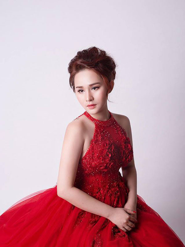 Sau những tổn thương dồn nén, tự ti về chính ngoại hình, Thu Trâm đã quyết định dùng toàn bộ số tiền tiết kiệm để đầu tư làm đẹp và tập tành kinh doanh. Từ số tiền vốn ban đầu bỏ ra ít ỏi, cô gái sinh năm 1994 đã có thể thu về được khoảng 100 triệu trong sự thán phục của bạn bè.