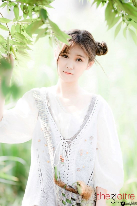 “Mình có niềm đam mê lớn với nghệ thuật đặc biệt là âm nhạc. Nó như 1 phần cuộc sống mình vậy. Những lúc bị stress, áp lực học tập. .. thì âm nhạc như liều thuốc giúp mình lấy lại được sự cân bằng và tỉnh táo hơn. Vì thế mình chọn công việc dạy nhạc như để được sống với chính đam mê của mình, một phần để trau dồi kinh nghiệm và phần còn lại vì mình rất yêu trẻ con", cô nữ sinh Sài thành chia sẻ.