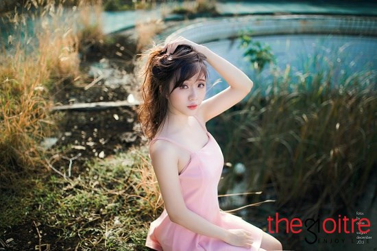 "Ngày ấy mình còn bị bệnh hen xuyễn nên mỗi lần uất ức, buồn mình chỉ biết thu mình một góc ngồi khóc mà khóc thì bị khó thở thậm chí thở không được. Thấy vậy gia đình cho mình đi bác sĩ tâm lí để để giải tỏa hết nổi buồn và những uất ức trong lòng. Sau 9 năm dài đằng đẵng điều trị mình cũng lấy lại được tinh thần và dần bước ra khỏi bóng tối. Từ lần đó mình luôn hứa với bản thân là dù có chuyện gì xảy ra cũng luôn sống lạc quan và mãnh mẽ hơn, không cho phép bản thân gục ngã, càng không cho phép ai có quyền chà đạp hay coi thường mình”, Ý Như nghẹn ngào trải lòng.