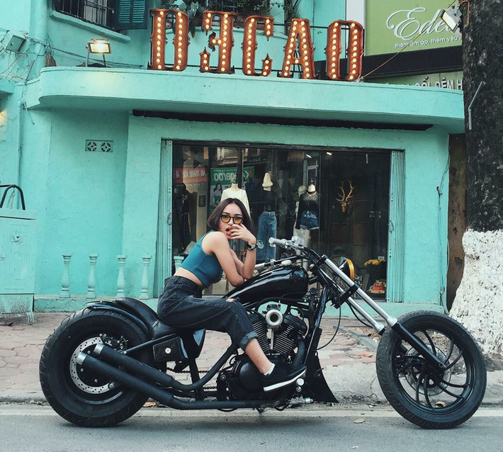 Công việc tại trung tâm dạy học hiện vẫn khá thuận lợi và hot girl sexy Châu Bùi xác định sẽ tiếp tục đẩy mạnh, dành tâm huyết nhiều hơn trong tương lai.