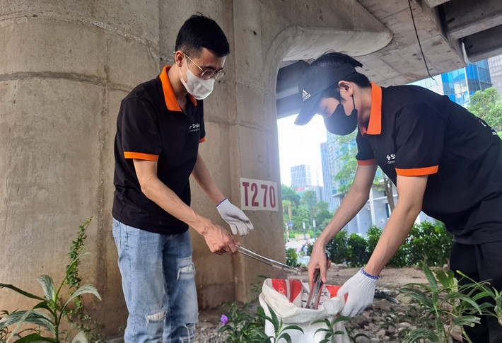 Rác thu gom được phân loại và cho vào bao tải để đem đi xử lý.