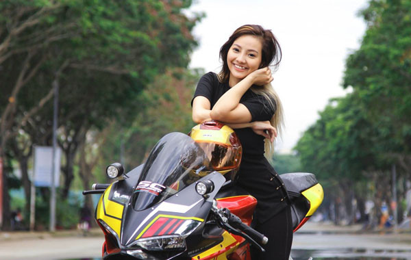 Đầu năm 2017, Nguyễn Ngọc Tường Vy (sinh năm 1994) bất ngờ trở thành tâm điểm của sự chú ý nhờ ‘dính' đến Công Phượng.