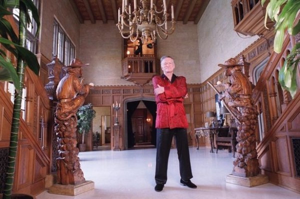 Hugh Hefner rất ghét ma túy và các chất kích thích nên ông đã cấm mọi người sử dụng chúng trong biệt thự. Ảnh: Getty.