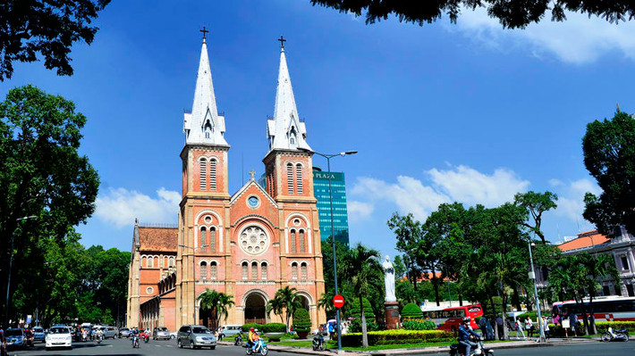 Nhà thờ Đức Bà Sài Gòn - một trong những biểu tượng của thành phố mang tên Bác.