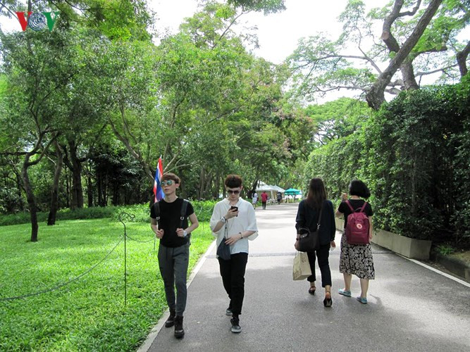 Cung điện Mrigadayavan (Hua Hin, Thái Lan), còn gọi là cung điện Tình yêu và Hy vọng, hay cung điện mùa hè, được xây dựng với mục đích để nhà vua và Hoàng tộc đến nghỉ mát. Ảnh: Lối vào cung điện Mrigadayavan.