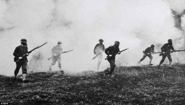 Sự mất tích kì quái của Trung đoàn Norfolk: Tháng 8/1915, một đội biệt kích thuộc trung đoàn Norfolk đã tấn công làng Anafartha (Thổ Nhĩ Kỳ). Trên đường đi họ gặp một đám sương mù bí ẩn, tuy nhiên sau đó 267 người đã biến mất không để lại dấu vết. Khi Thổ Nhĩ Kỳ thua trận, chính phủ Anh yêu cầu trao trả Trung đoàn Norfolk vì nghĩ họ bị bắt làm tù binh, nhưng thực tế nhưng người lính này không hề bị bắt và cũng chẳng một ai nhìn thấy họ ở bất kì nơi đâu.