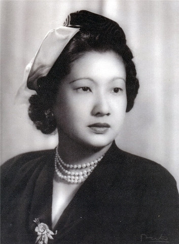 Nam Phương hoàng hậu là hoàng hậu duy nhất của hoàng đế Bảo Đại thuộc triều đại nhà Nguyễn trong lịch sử Việt Nam, đồng thời cũng là hoàng hậu cuối cùng của chế độ Quân chủ Việt Nam. Nam Phương hoàng hậu tên thật là Nguyễn Hữu Thị Lan, có tên thánh Marie-Thérèse, sinh ra tại huyện Kiến Hòa, tỉnh Định Tường (nay thuộc thị xã Gò Công, tỉnh Tiền Giang), xuất thân trong một gia đình Công giáo giàu có bậc nhất miền Nam thời bấy giờ.