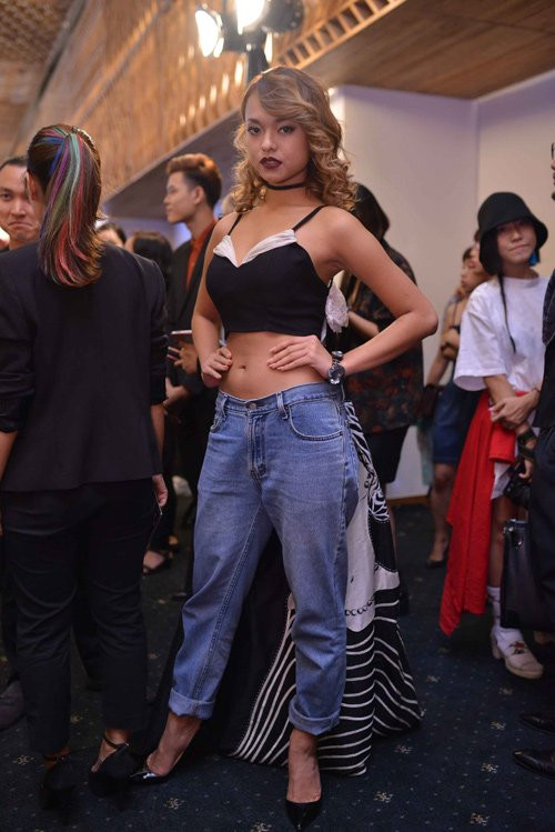 Một chân dài bước ra từ cuộc thi Hoa hậu Hoàn vũ Việt Nam 2015 diện bộ cánh như một fashionista chính hiệu.