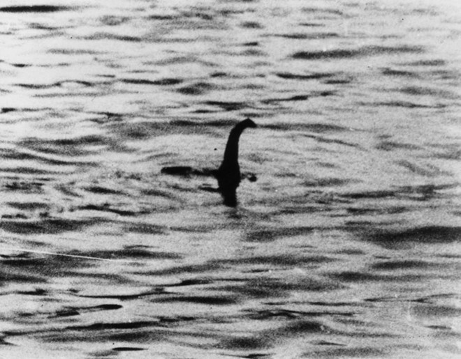 4. Quái vật hồ Loch Ness. Đã có nhiều ảnh chụp, thậm chí video được cho là đã ghi lại được bằng chứng về sự tồn tại của quái vật này. Tuy nhiên, cho đến nay, các nhà khoa học vẫn chưa đưa ra được câu trả lời chính thức.