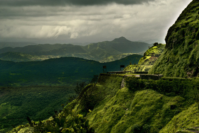 4. Dãy núi Ghat Tây (Ấn Độ).