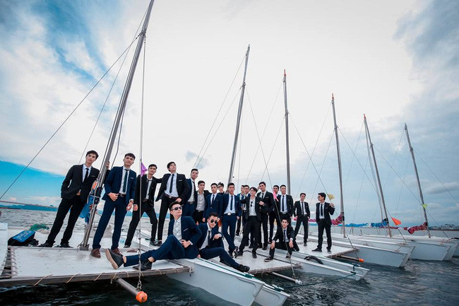 Dự đoán trong thời gian tới, sẽ có rất nhiều lớp học sinh, sinh viên học theo cách đầu tư, ý tưởng cũng như concept ảnh kỷ yếu như lớp học toàn nam sinh này. Ảnh trong bài: Tabi Media - Ngô Anh Tuấn.