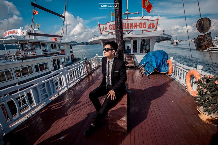 Bộ ảnh của lớp Cơ Điện K54 - Đại học Giao thông vận tải được với đầy đủ những yếu tố thuyết phục về cả tính thẩm mỹ và phần ý tưởng đã được nhiều dân mạng công nhận là "bộ ảnh kỷ yếu của năm".