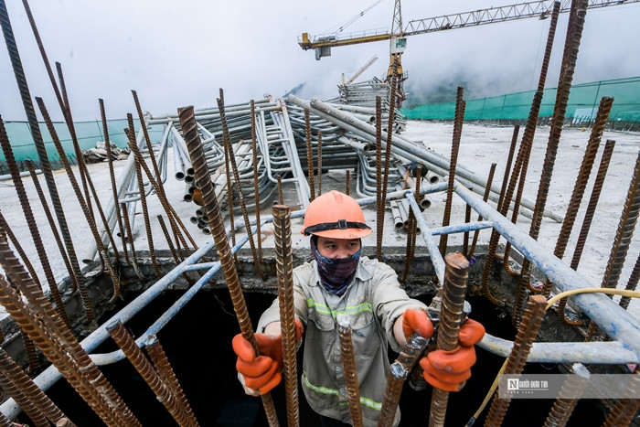 Dự kiến đến ngày 31/12/2021, cầu Móng Sến sẽ hoàn thành 100% tiến độ, được đánh giá nghiệm thu trước khi bàn giao cho chủ đầu tư. (Ảnh: Người đưa tin).