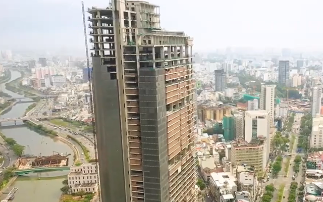 Chủ đầu tư ban đầu của Saigon One Tower là Công ty Cổ phần Sài Gòn One Tower. Đây là liên doanh giữa Công ty Cổ phần M&C - Tổng công ty Du lịch Sài Gòn (Saigontourist) - Công ty TNHH Đất Thủ đô; sau đó có sự tham gia của các nhóm cổ đông nhóm cổ đông gồm Ngân hàng TMCP Đông Á (DongA Bank) gồm DongA Bank, Công ty TNHH Chứng khoán DongA Bank, Công ty Cổ phần Vàng bạc Đá quý Phú Nhuận (PNJ).