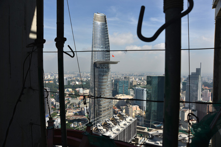 Trong đó, Viva Land tiền thân là Công ty Cổ phần Cirius Power, được thành lập vào giữa tháng 5/2019, do bà Nguyễn Thị Kim Khánh làm tổng giám đốc. Cơ cấu cổ đông sáng lập bao gồm: Nguyễn Thị Kim Khánh (sở hữu 30%), Dương Thị Hạnh (sở hữu 20%) và Nguyễn Thị Ngọc Mai (sở hữu 25%).