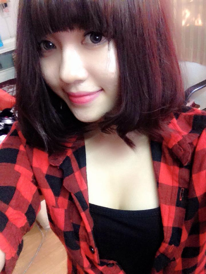 Tài ăn nói cũng là một thế mạnh đặc biệt khác của Huỳnh Nga. Trong vai trò của một nữ MC trực tuyến, Yori Lê từng là gương mặt rất nổi tiếng, làm nóng nhiều chat room trên hệ thống mạng giao lưu phổ biến của giới trẻ.