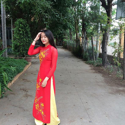 Là người mang quốc tịch Mỹ và đã sống ở đất nước này khá lâu, nhưng thỉnh thoảng khi có điều kiện Christina Nguyễn cũng trở về Việt Nam để làm một số công việc và du lịch. Vốn quen với cách ăn mặc phóng khoáng, gợi cảm nhưng cô gái trẻ tiết lộ cũng rất yêu thích tà áo dài truyền thống của Việt Nam. Christina Nguyễn còn cho rằng, cho dù có là người nước nào, màu da nào, Á hay Âu... thì khi các cô gái mặc áo dài Việt Nam, họ đều sẽ xinh đẹp lên muôn phần.