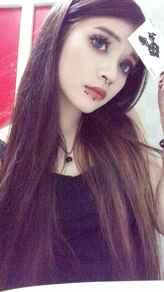 Là một cô gái có tính cách năng động và phóng khoáng, bạn bè của bông hồng lai 9X đa số là người nước ngoài. Cô nàng cũng thường xuyên nhuộm tóc, ăn mặc theo phong cách của giới trẻ phương Tây, vì vậy mà khi ra đường, hay tới các địa điểm công cộng, Đoàn Tiên thường bị mọi người nhầm lẫn và chào hỏi bằng tiếng Anh.