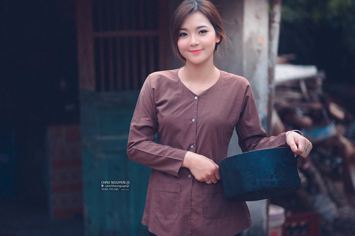 Bản thân nhiếp ảnh gia Chau Nguyen Jr. cũng có lời giải thích, tiết lộ bộ ảnh được thực hiện khá ngẫu hứng, bộc phát trong một chuyến về thăm quê, dã ngoại nên ekip không kịp tẩy móng tay và đổi màu tóc cho Thu Hương. Những sai sót nhỏ được ekip mong muốn người xem có thể tạm thời thông cảm, bỏ qua và cảm nhận về tổng thể, đồng thời ghi nhận sự cố gắng của tất cả các thành viên.
