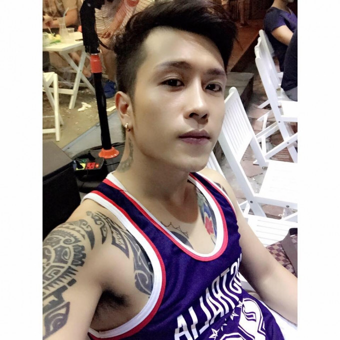 Mỗi hình xăm đều có một câu chuyện, một ý nghĩa riêng. Có thể khi nhìn thấy hình xăm, những người đối diện sẽ không tránh khỏi việc đánh giá chủ nhân… tuy nhiên với Duy Vũ anh ít quan tâm tới điều này bởi suy nghĩ thế nào là quyền riêng của mỗi cá nhân.