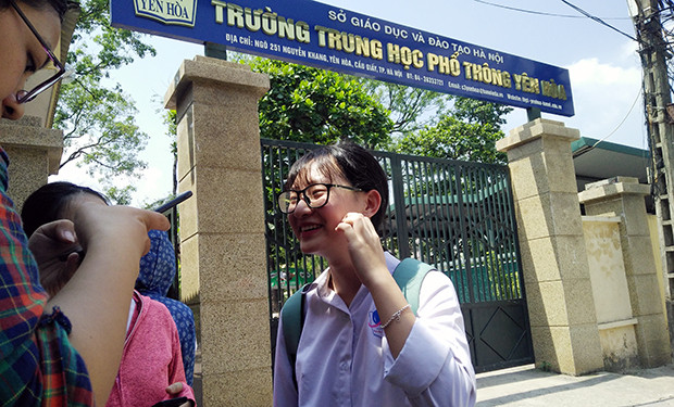 Bên cạnh các thí sinh “trúng tủ”, thì ngược lại đối với chia sẻ của em Vũ Hà Linh – Trường THCS Nguyễn Tất Thành (Hà Nội) lại “lệch tủ”. Tuy nhiên Linh vẫn khá vui vẻ vì đối với em các câu hỏi đưa ra trong đề không quá khó, khả năng của em vẫn đạt được điểm khá.